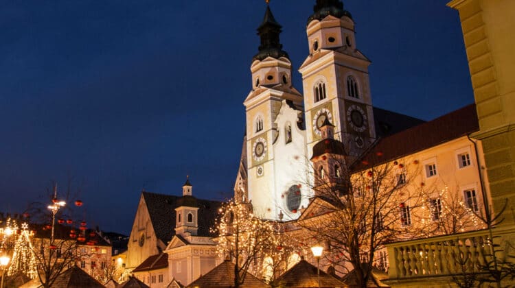 weihnachtsmarkt-brixen-domplatz
